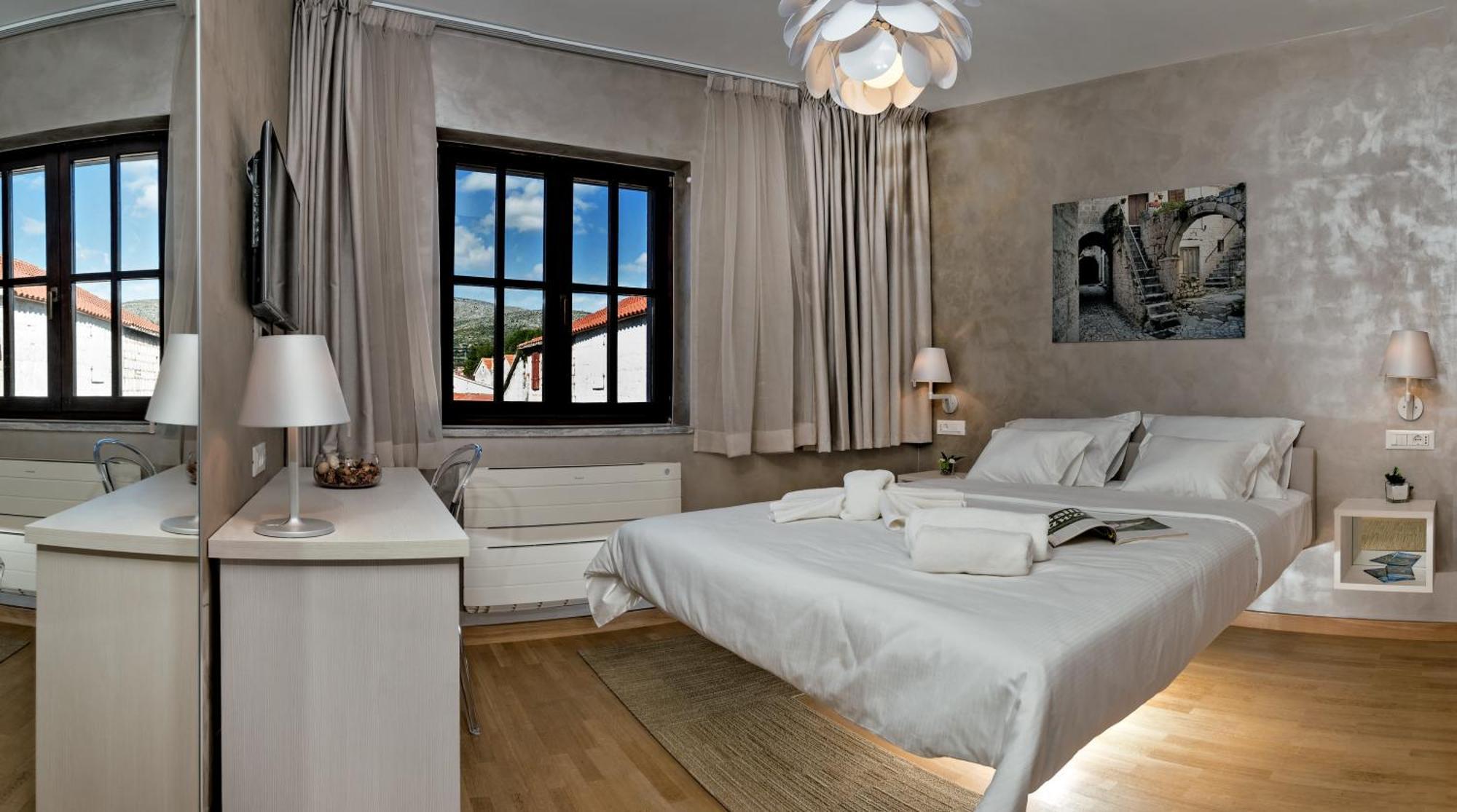 Deluxe Room,825645353:JPEG